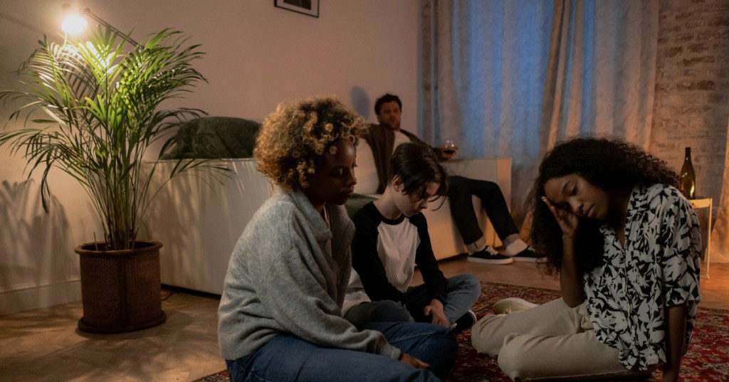 Families disturbed by the crisis they are going through, with parents constantly in turmoil as a result of a narcissist in the family.